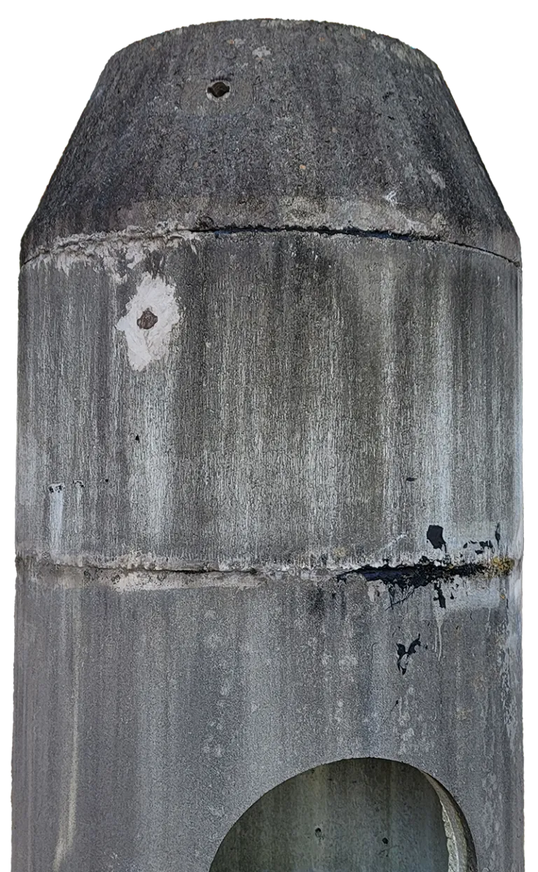 Mildew bacteria corroded Untreated manhole - AMX 5500 - MarMac AIS